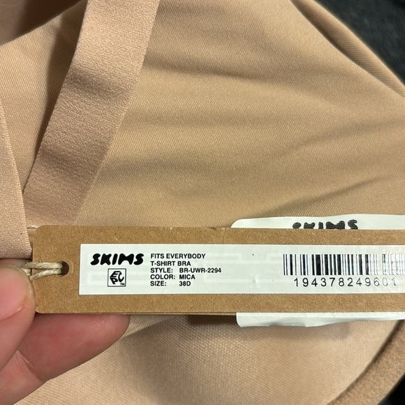 Skims FITS EVERYBODY
T-SHIRT BRA Mica NWT - Picture 7 of 11